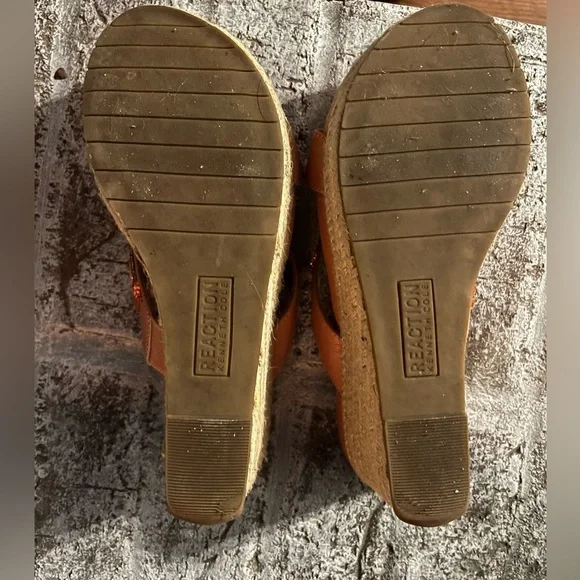 REACTION KENNETH COLE, Espadrille Wedges, size 6.5,  Coral Pink - Picture 5 of 7